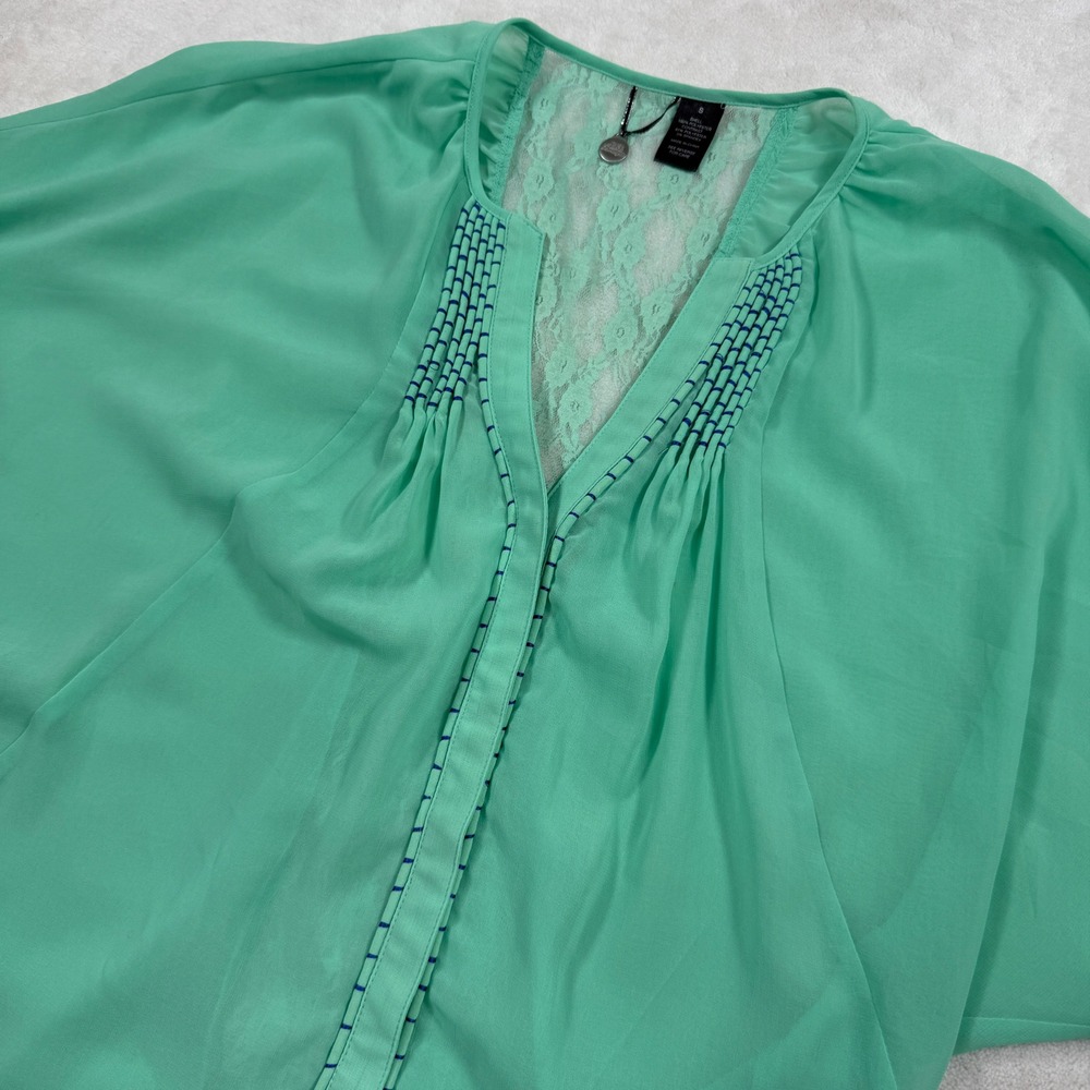 BKE Boutique Mint Green Lace Back Batwing Sleeve Tie Front Blouse Small